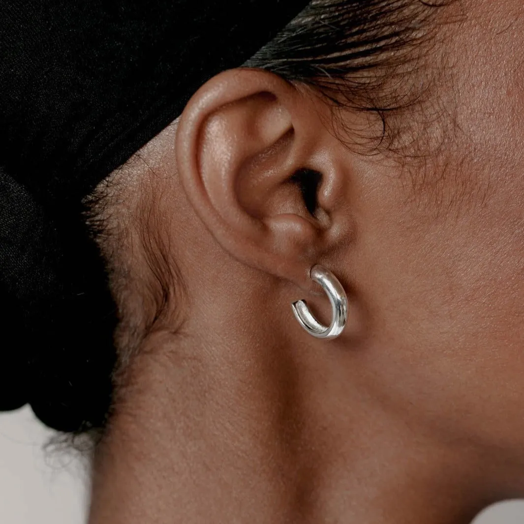 Abbie Classic Hoop Earrings (Silver)