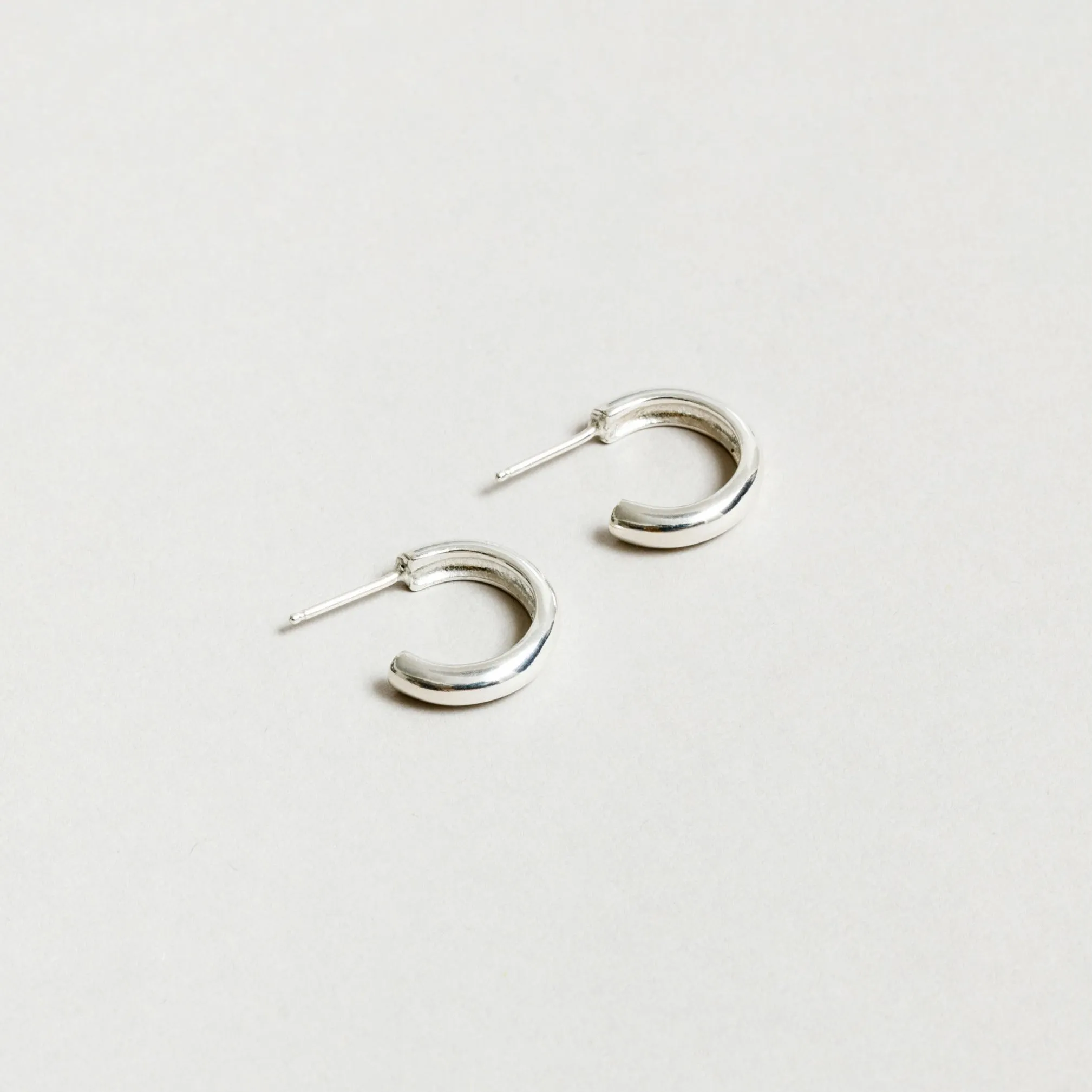 Abbie Classic Hoop Earrings (Silver)