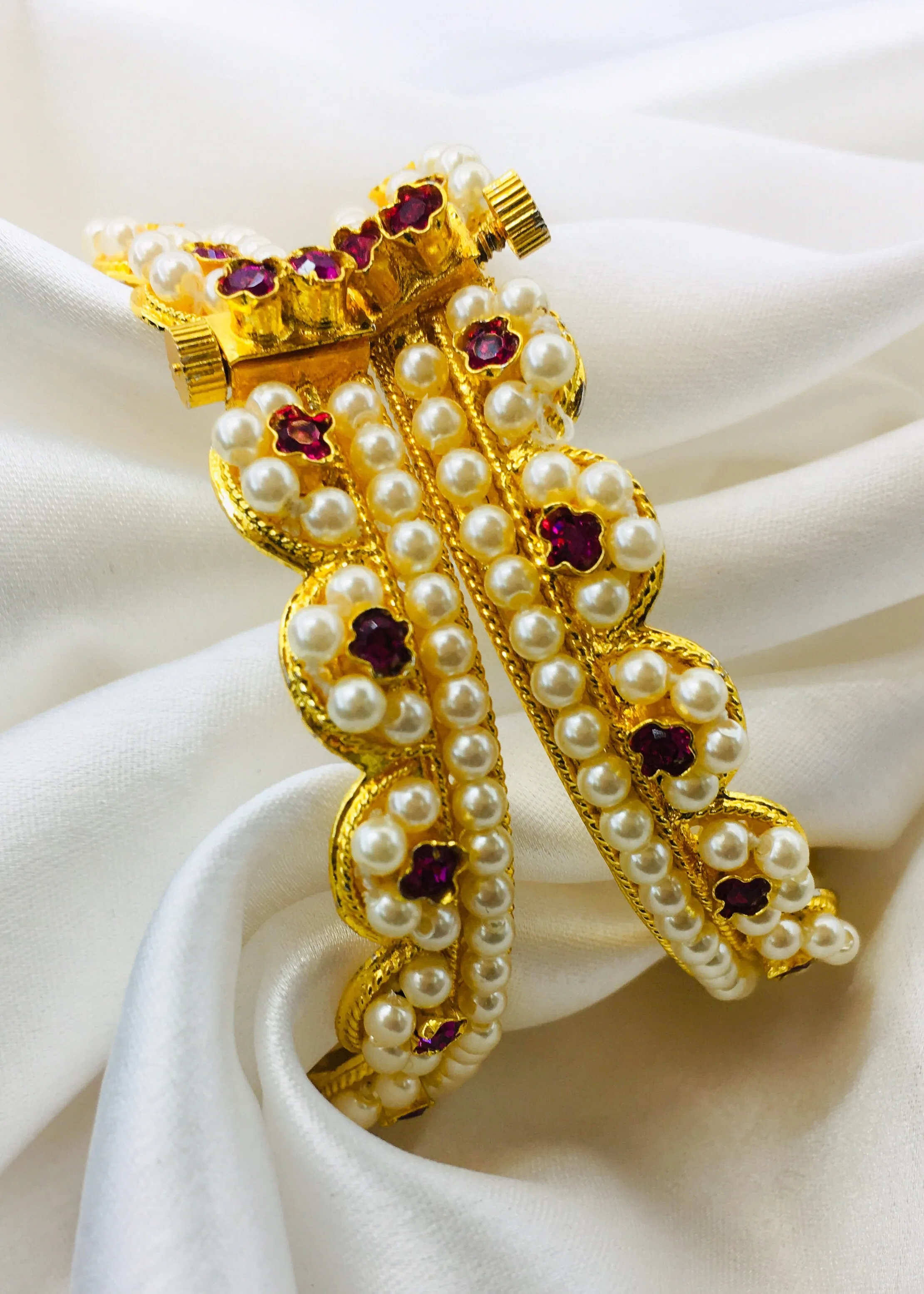 APPEALING DESIGNER BANGLES