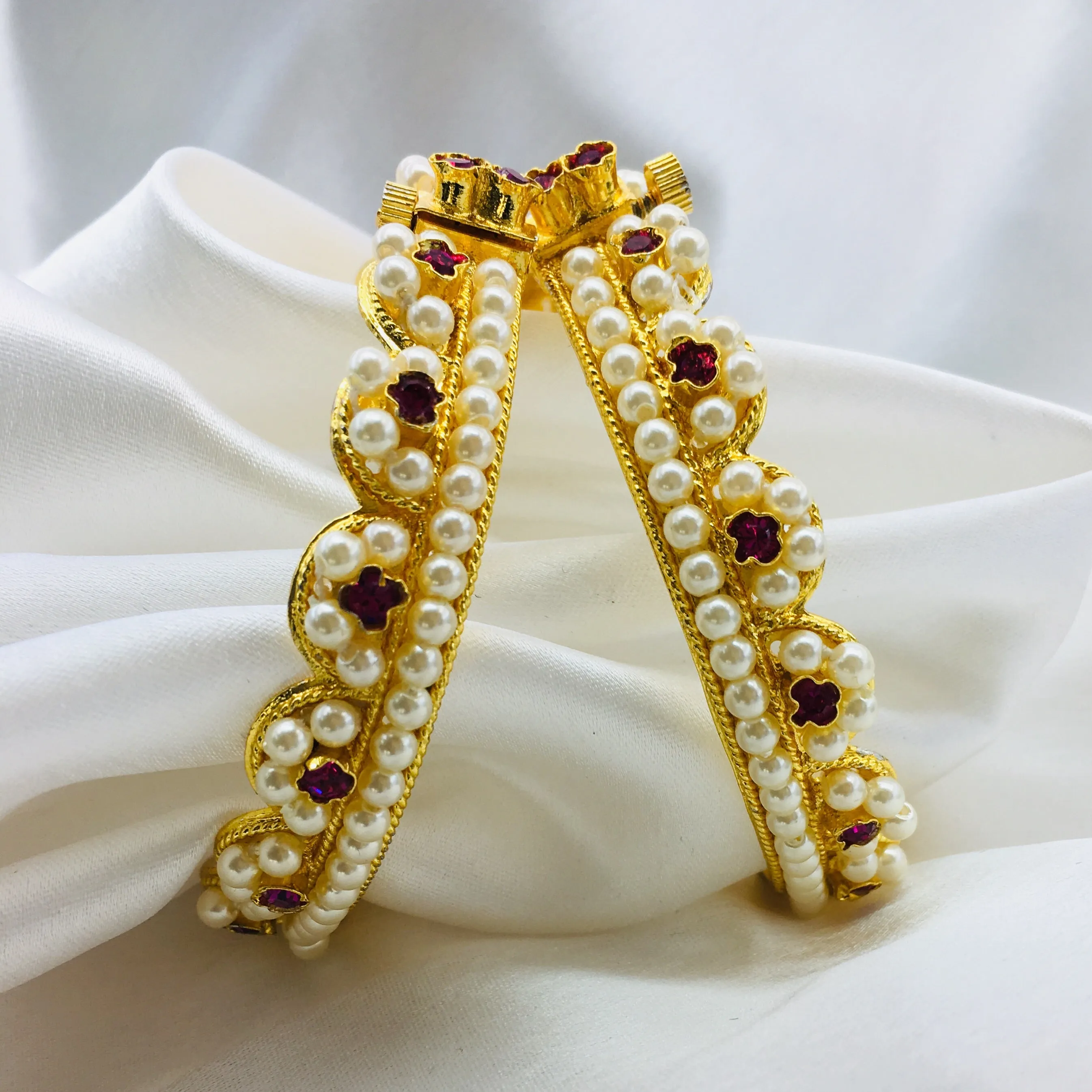 APPEALING DESIGNER BANGLES