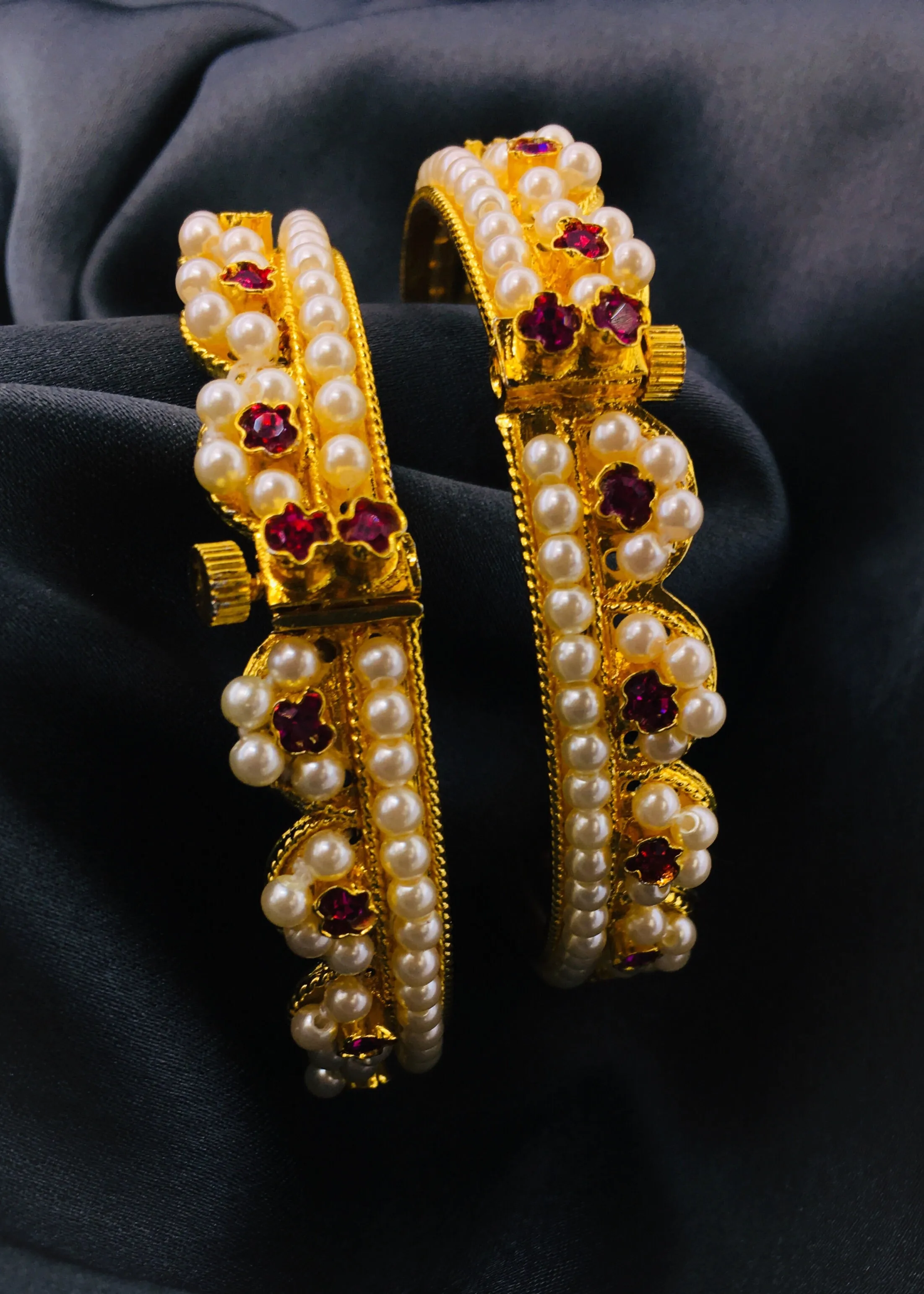 APPEALING DESIGNER BANGLES