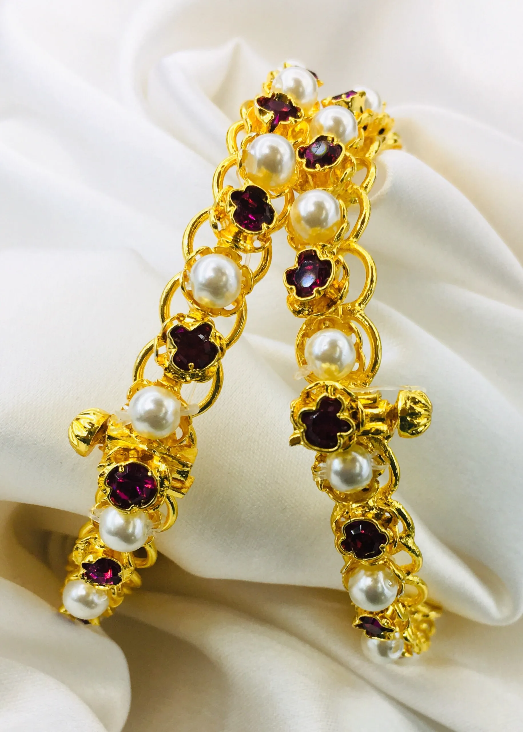 ATTRACTIVE MOTI BANGLES