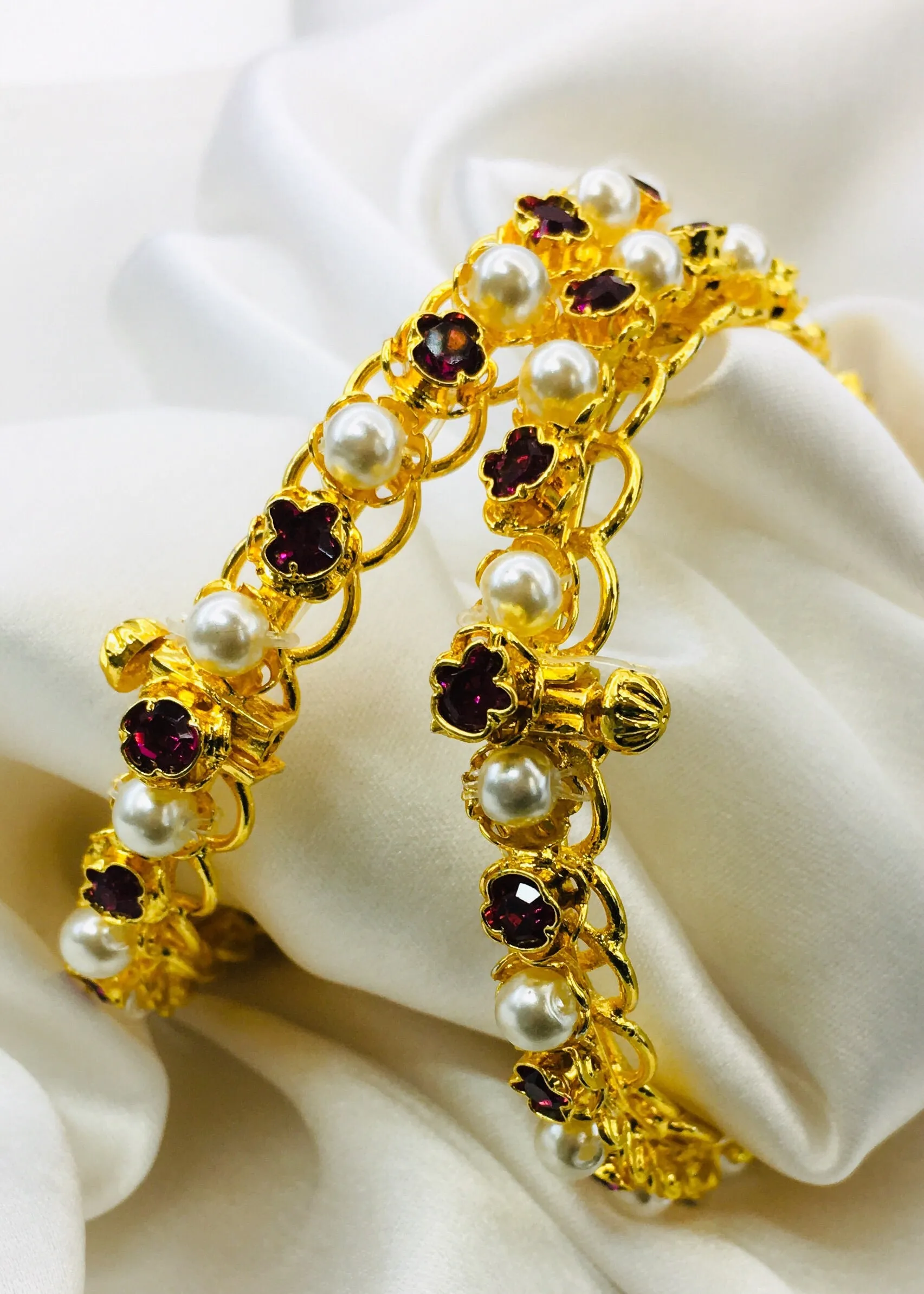 ATTRACTIVE MOTI BANGLES