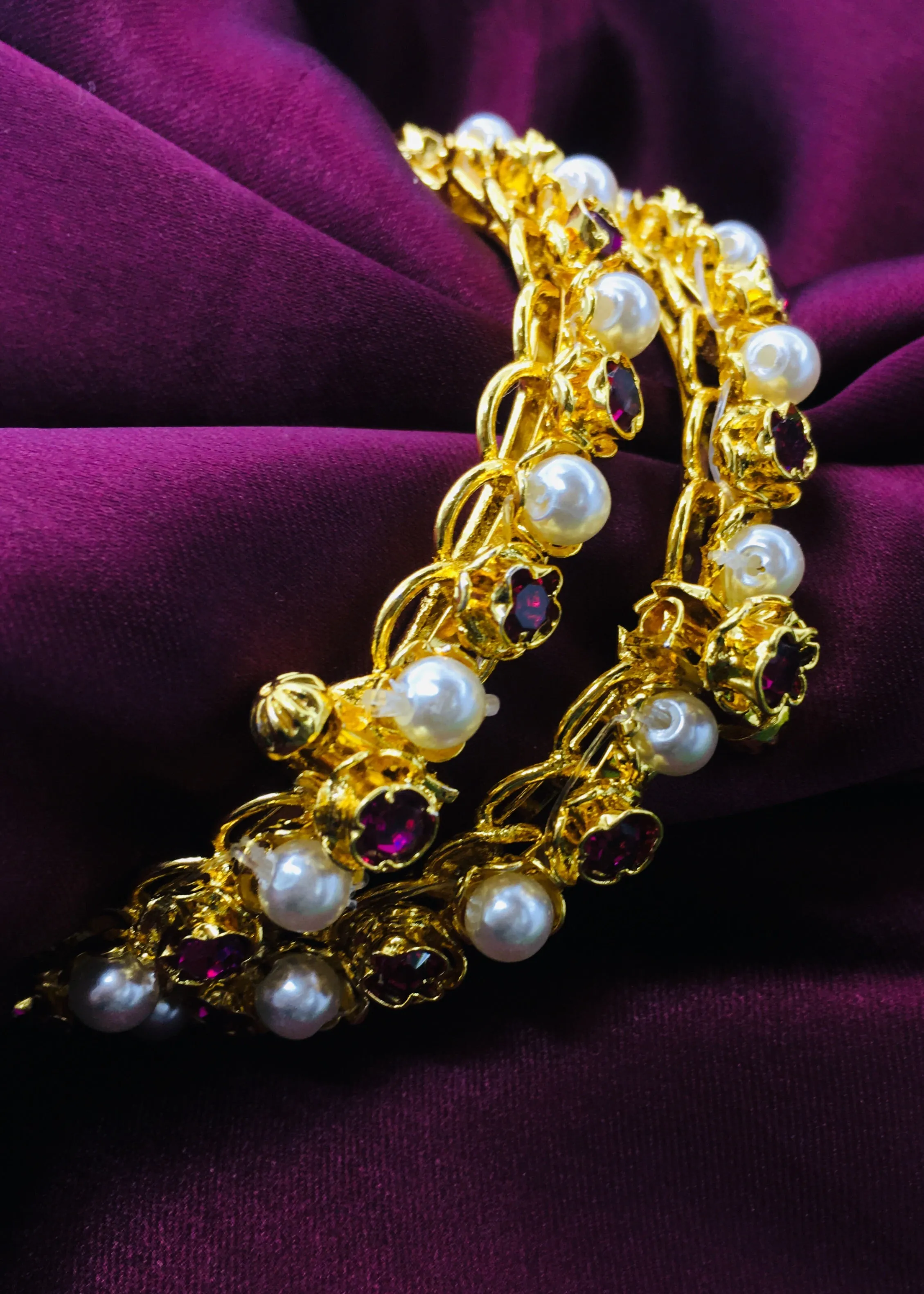ATTRACTIVE MOTI BANGLES