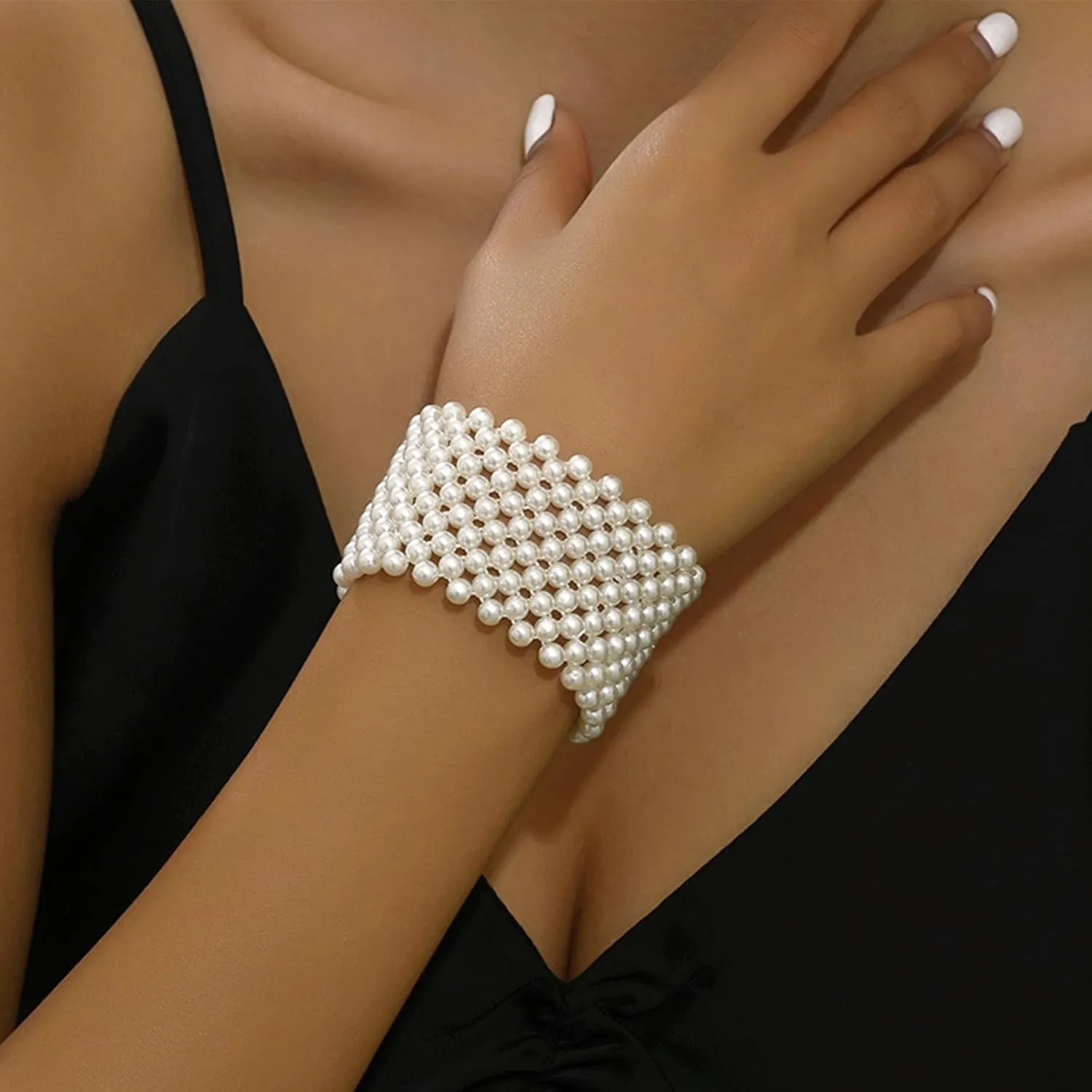 Chunky Pearl Bracelets for Women Pearl Beaded Stretch Strand Stackable Bracelets Vintage Bracelet Wedding Party Jewelry