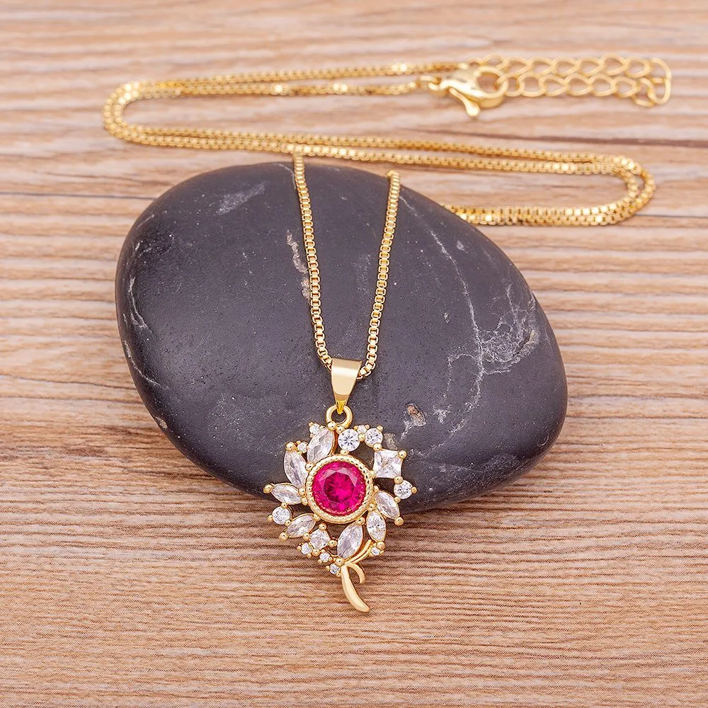 Classic Lucky Flower Pendant Necklace