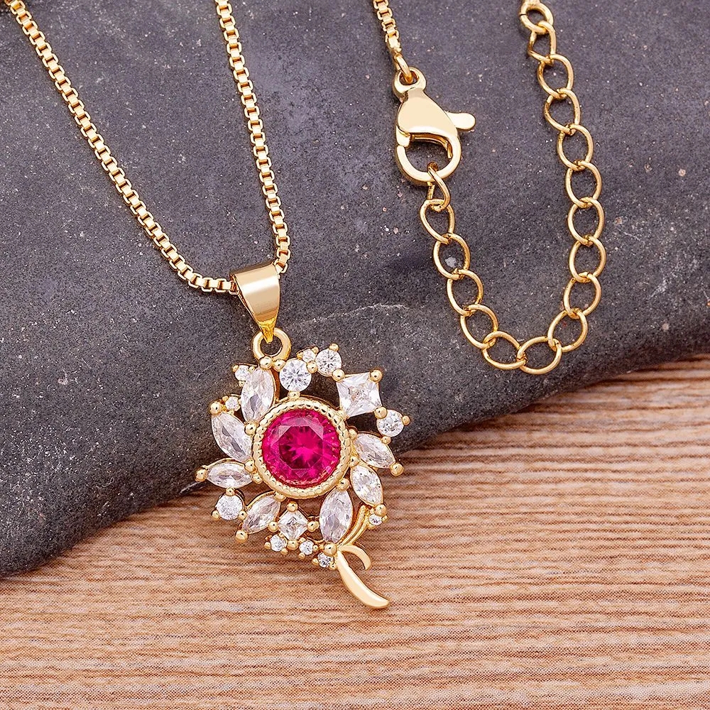 Classic Lucky Flower Pendant Necklace