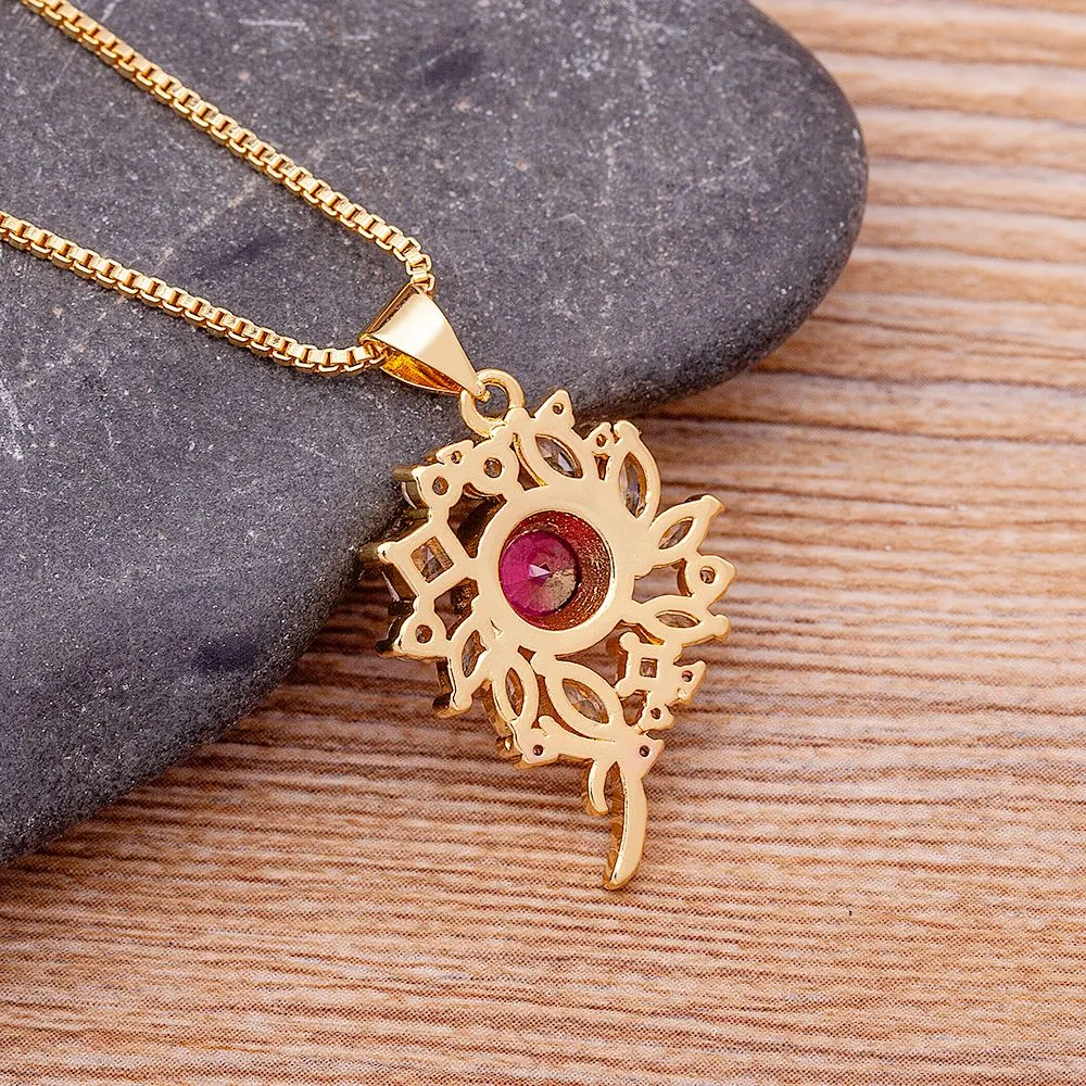 Classic Lucky Flower Pendant Necklace