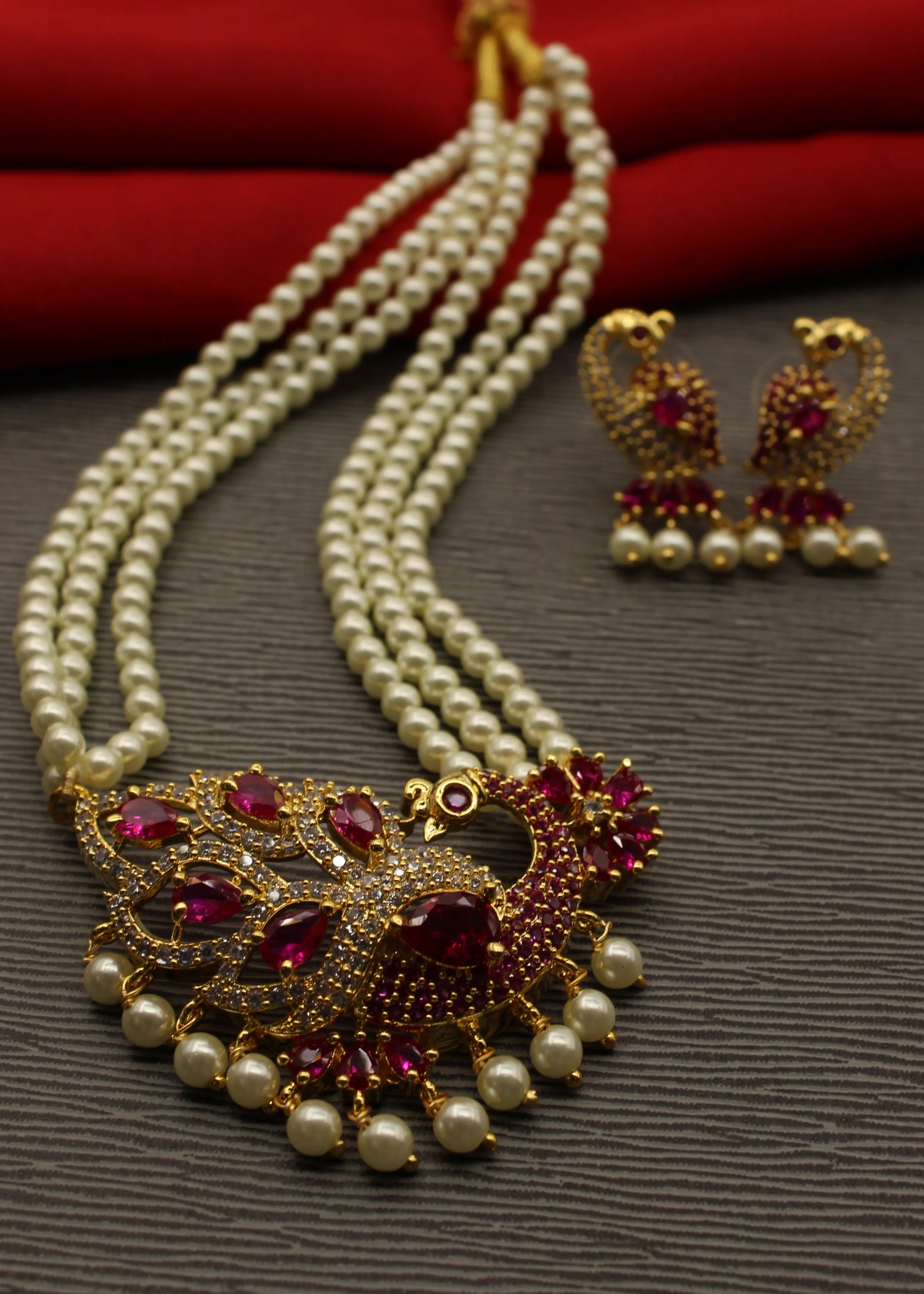 CLASSIC PEACOCK NECKLACE