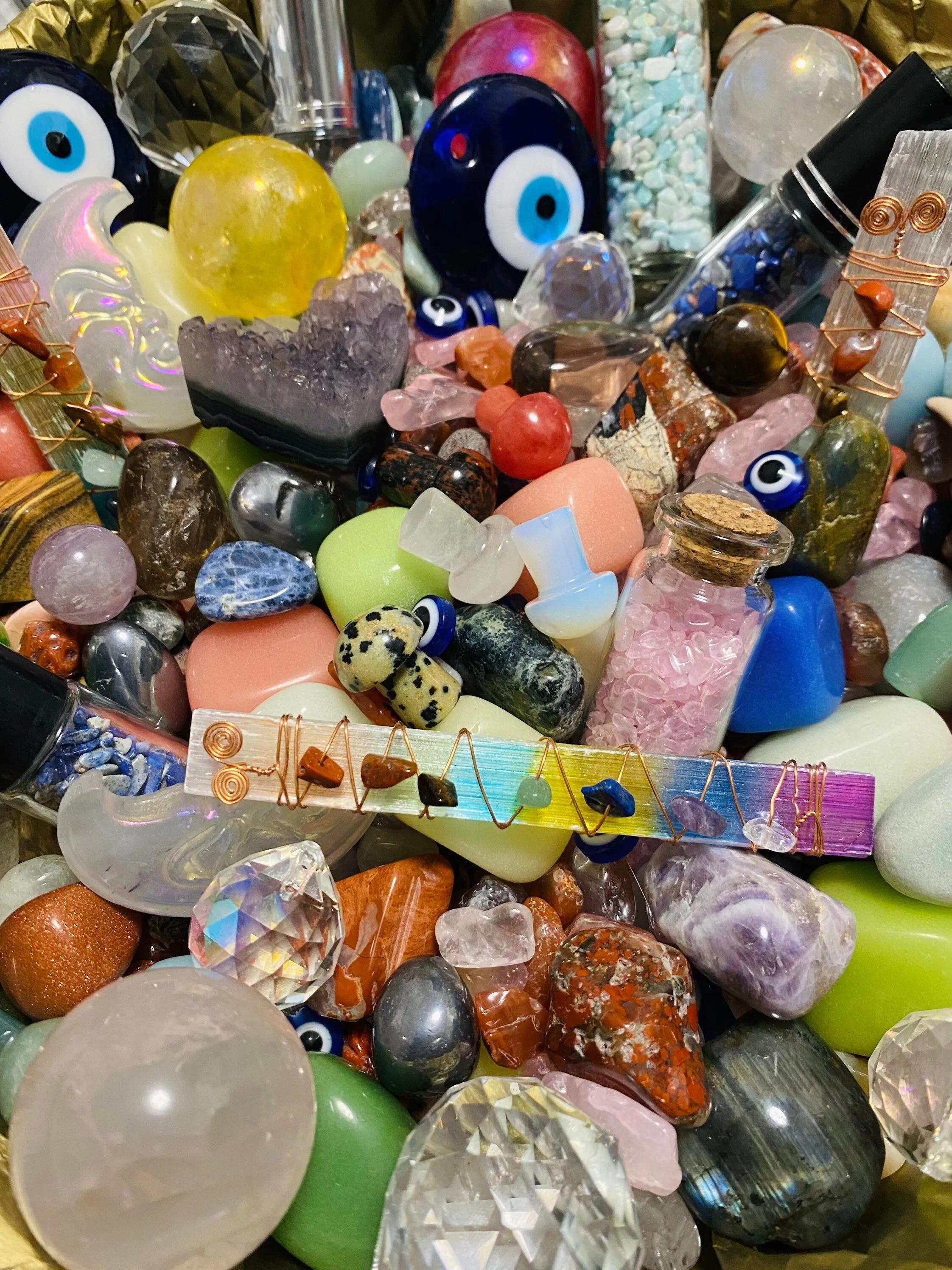 Crystal Mystery Scoop | Confetti | Bag | Mixed | Lucky Dip | Random | Surprise | Polished | Raw | Gemstones | Chips | Shapes | Gift