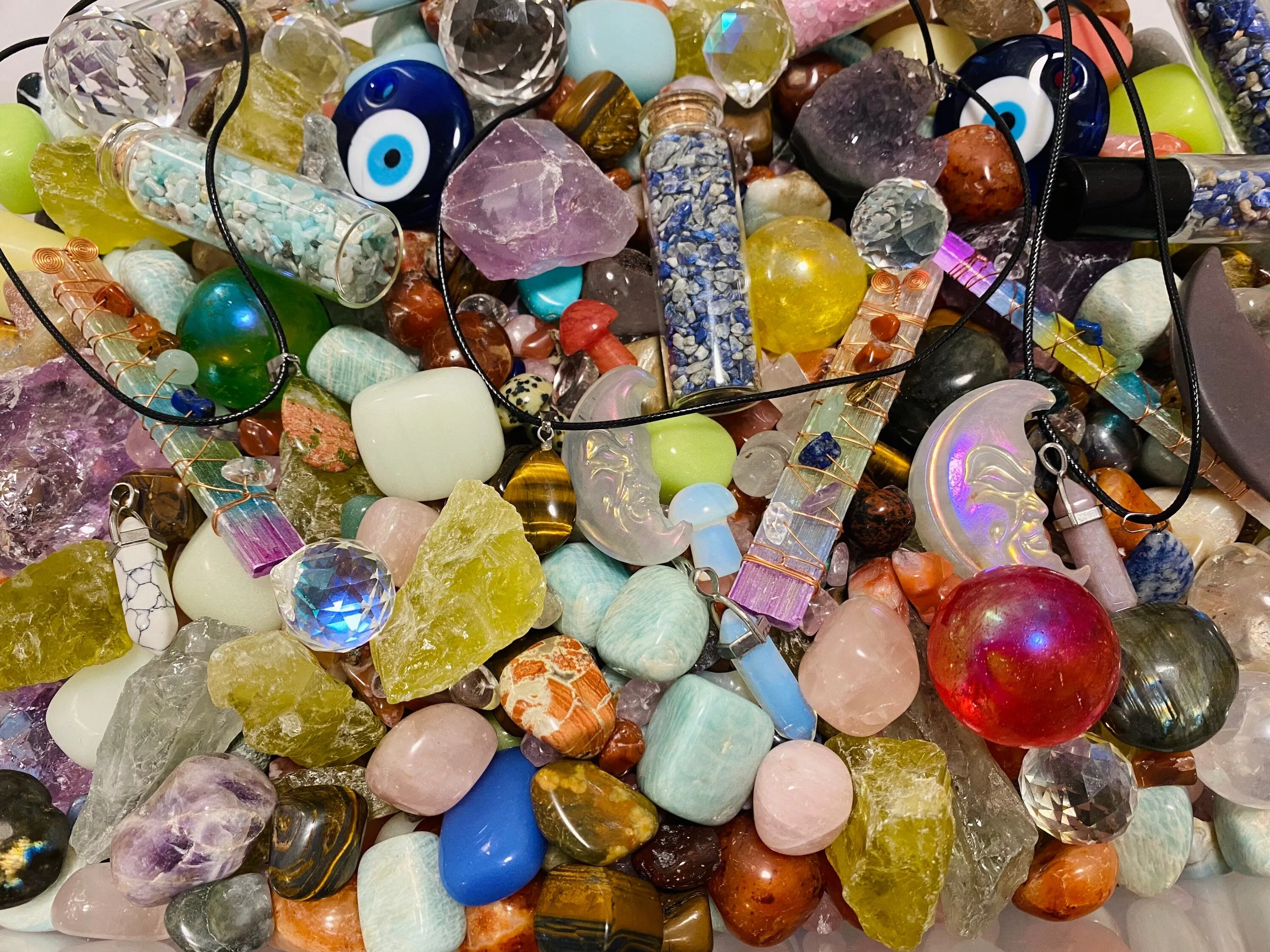 Crystal Mystery Scoop | Confetti | Bag | Mixed | Lucky Dip | Random | Surprise | Polished | Raw | Gemstones | Chips | Shapes | Gift