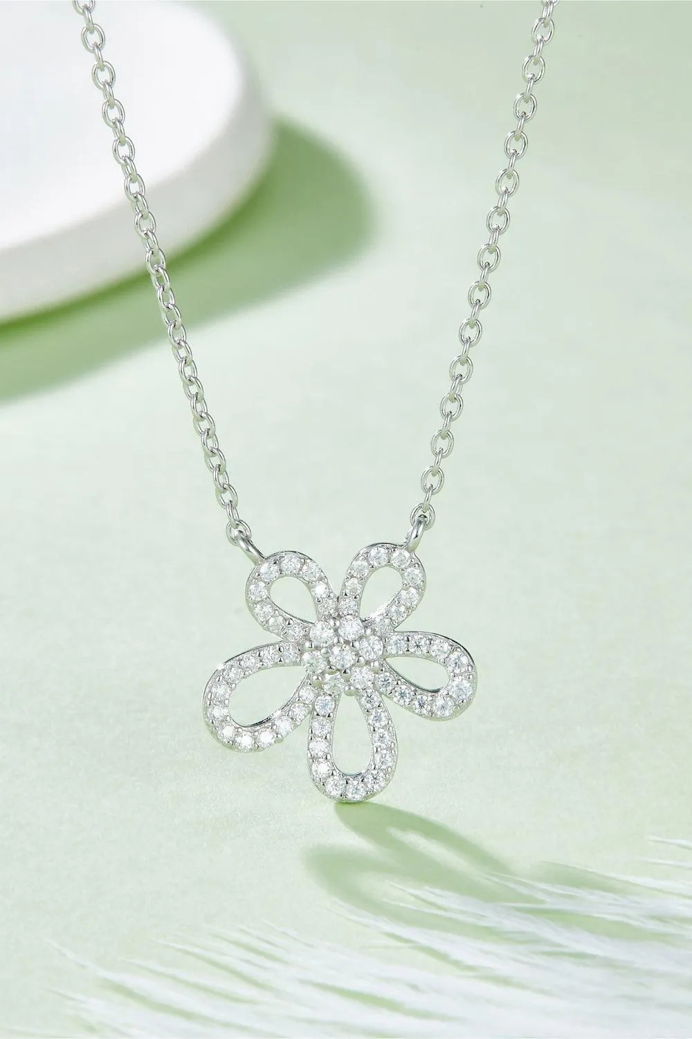 Delightful Flower Shape Pendant Moissanite Necklace