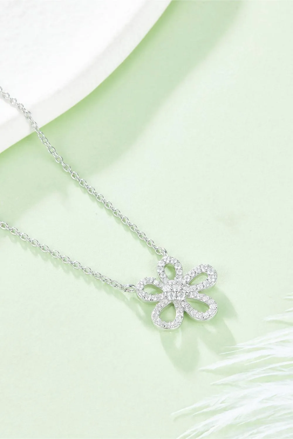 Delightful Flower Shape Pendant Moissanite Necklace