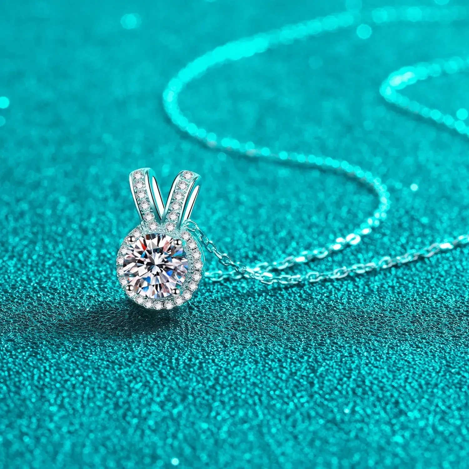 LOVCIA 1 Carat Moissanite Rabbit Ears Shape Pendant Necklace