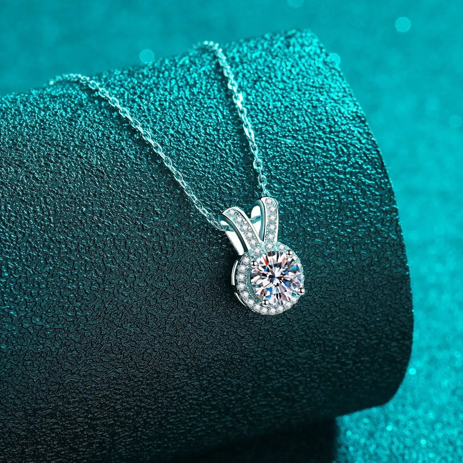 LOVCIA 1 Carat Moissanite Rabbit Ears Shape Pendant Necklace